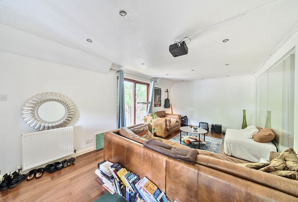 Property photo 2 of 8 1288669-4-682c803...