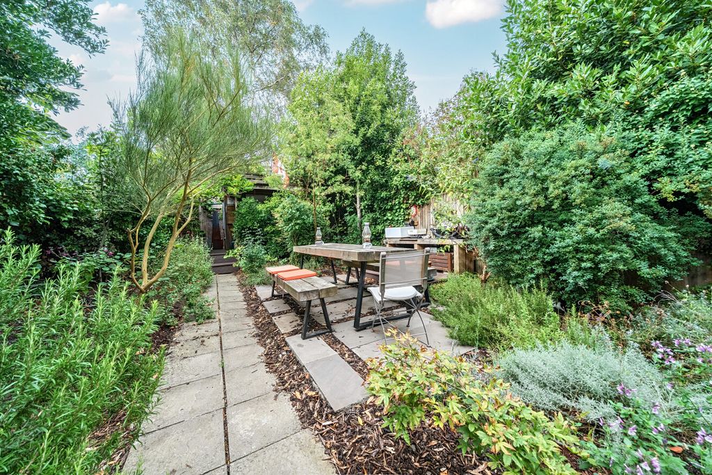Property photo 2 of 11 1511524-9-6A984F0...
