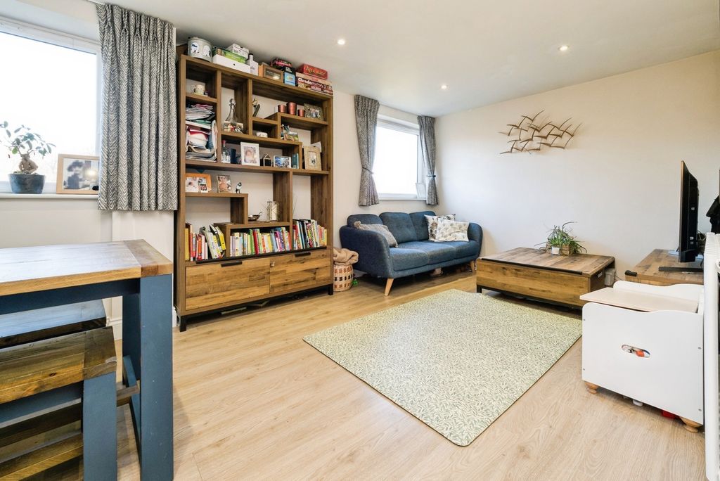 Property photo 2 of 20 Pbox-Img.Jpg