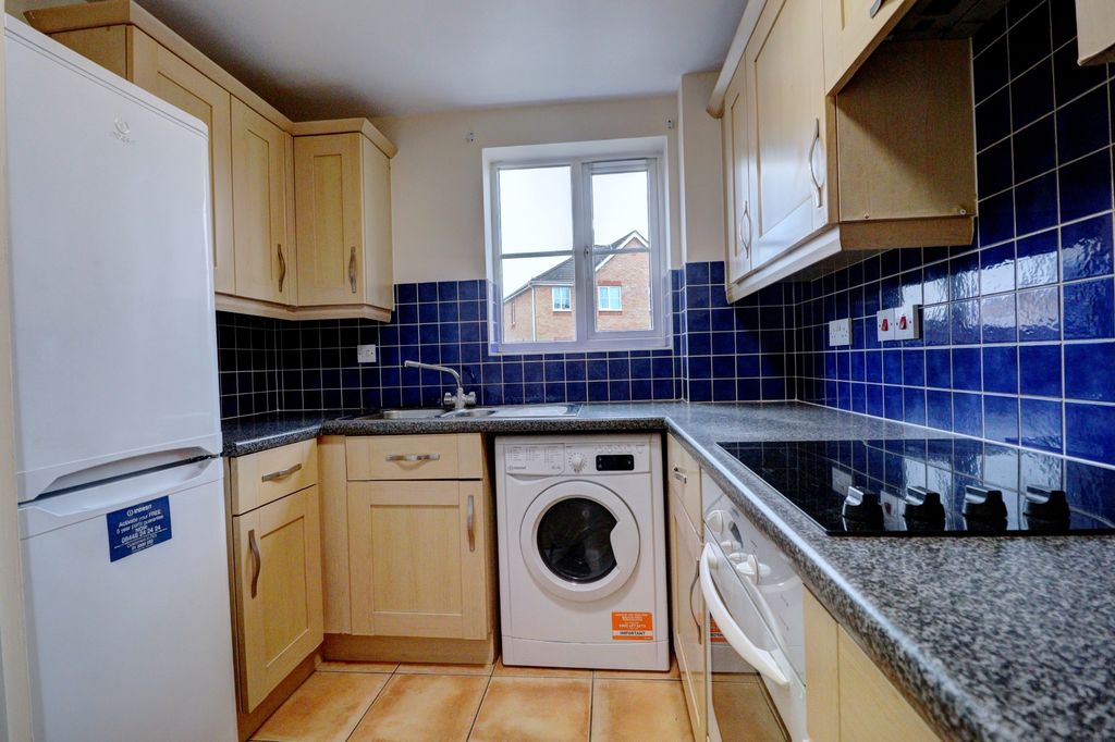 Property photo 2 of 8 Picture No. 13