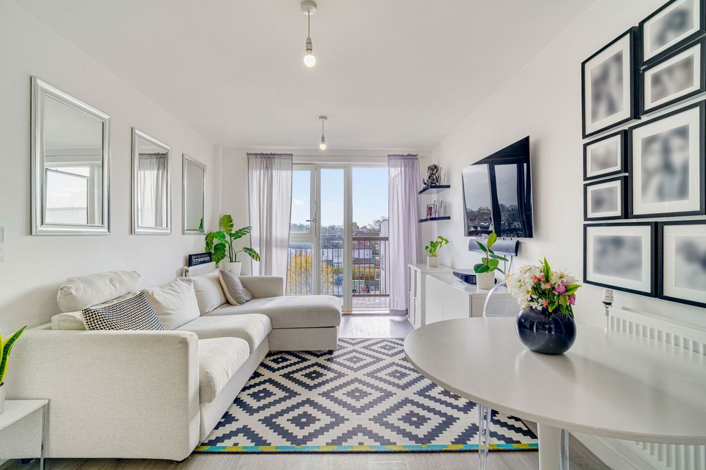 Property photo 3 of 15