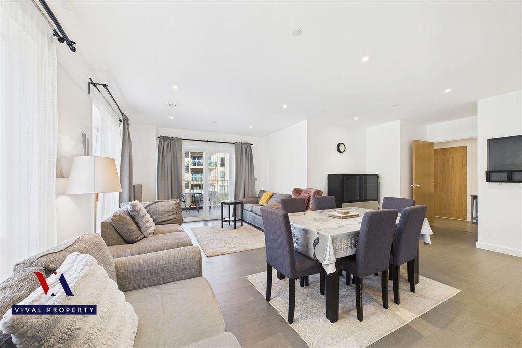 Property photo 2 of 36 Cam03118G0-Pr0231-Still032.Jpg