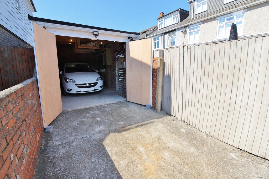 Property photo 3 of 49