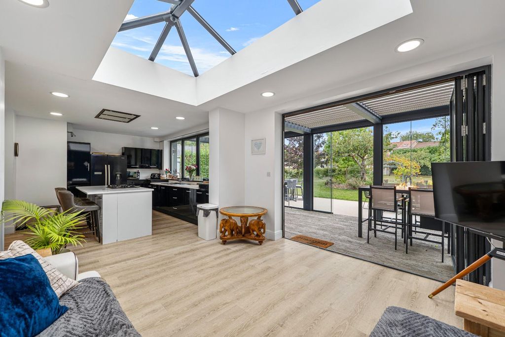 Property photo 1 of 29 Kitchen Living 02.Jpg