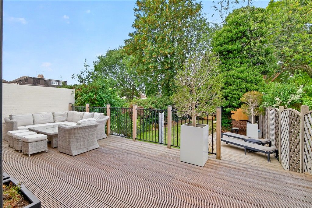 Property photo 2 of 18 Decking