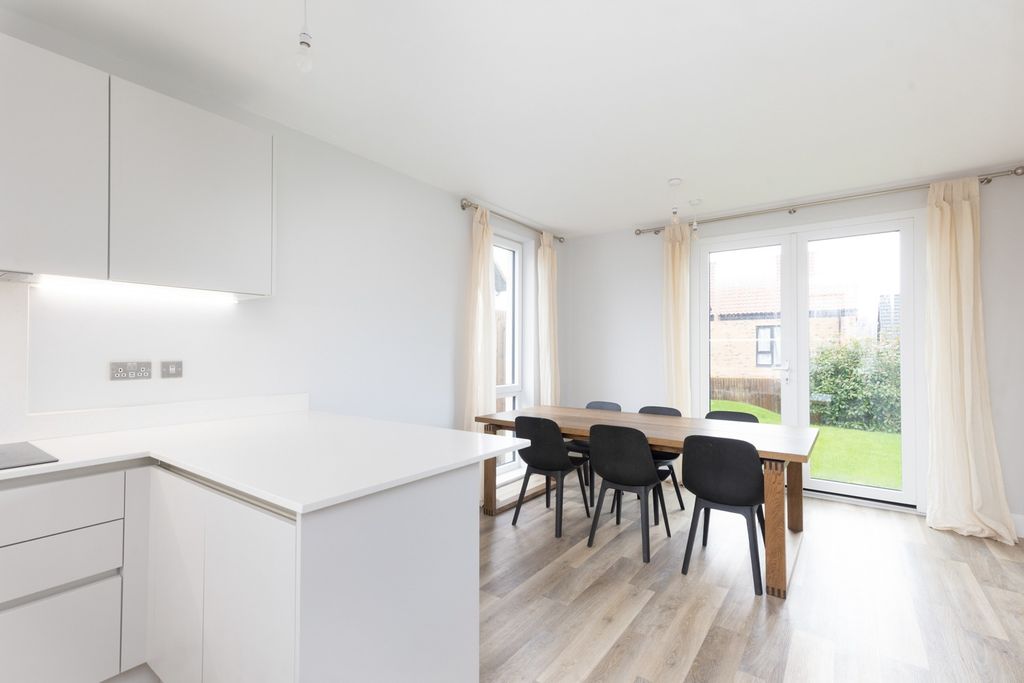 Property photo 3 of 17 4775644