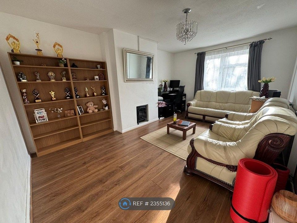 Property photo 2 of 12 Living Room