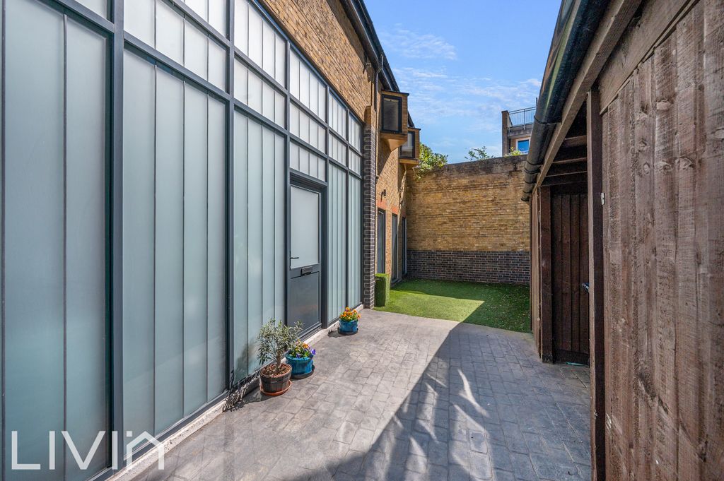 Property photo 2 of 13 12
