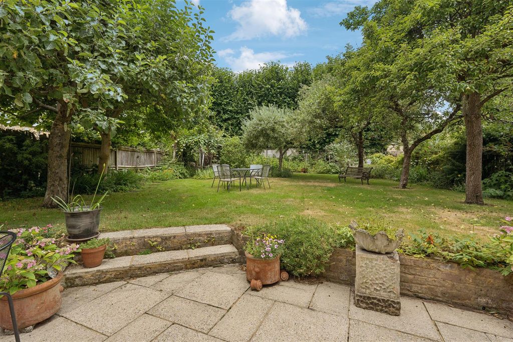 Property photo 1 of 15 Harvard Road, W4 - For Sale