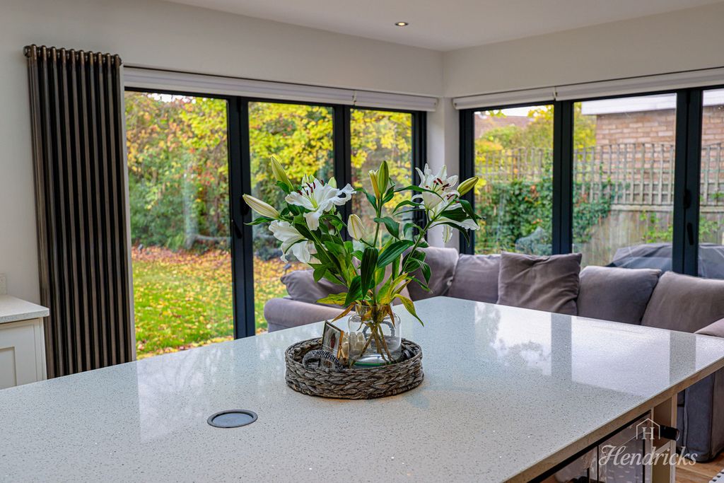 Property photo 2 of 32