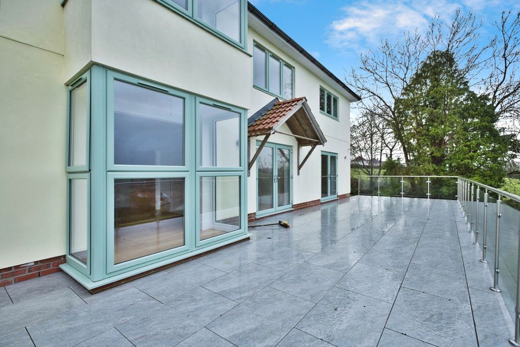 Property photo 2 of 30 Back