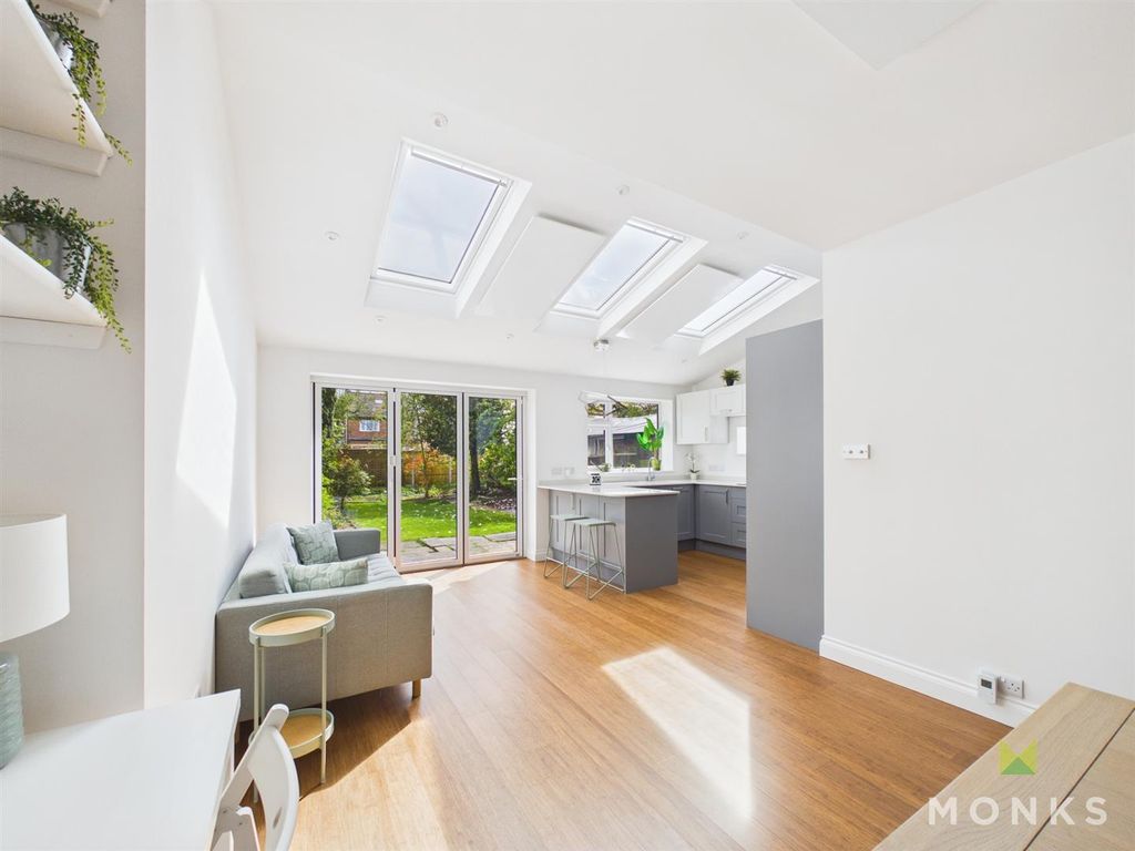 Property photo 2 of 36 Cam05160G0-Pr0077-Still017.Jpg