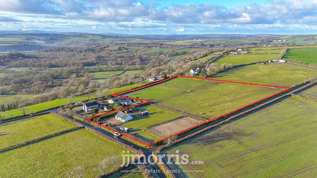 Property photo 1 of 42