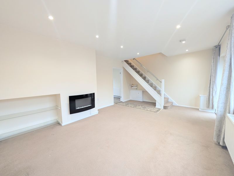 Property photo 2 of 16 Lounge