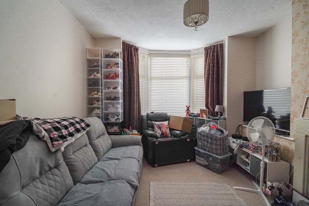 Property photo 2 of 22