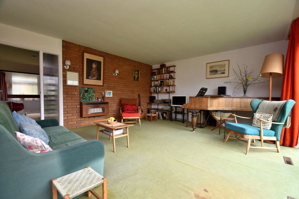 Property photo 2 of 21