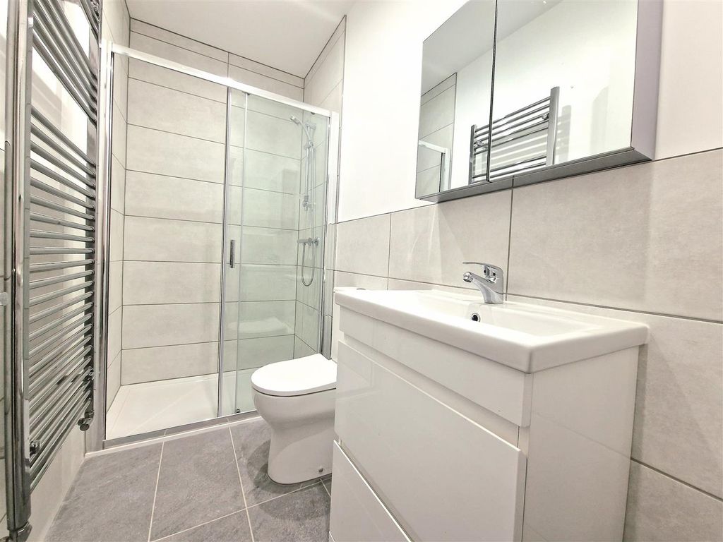 Property photo 3 of 6 Bathroom.Jpg