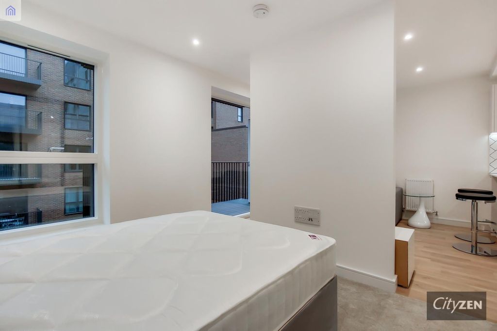 Property photo 3 of 13 Studio Suite