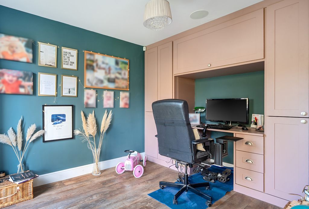 Property photo 3 of 23 Study