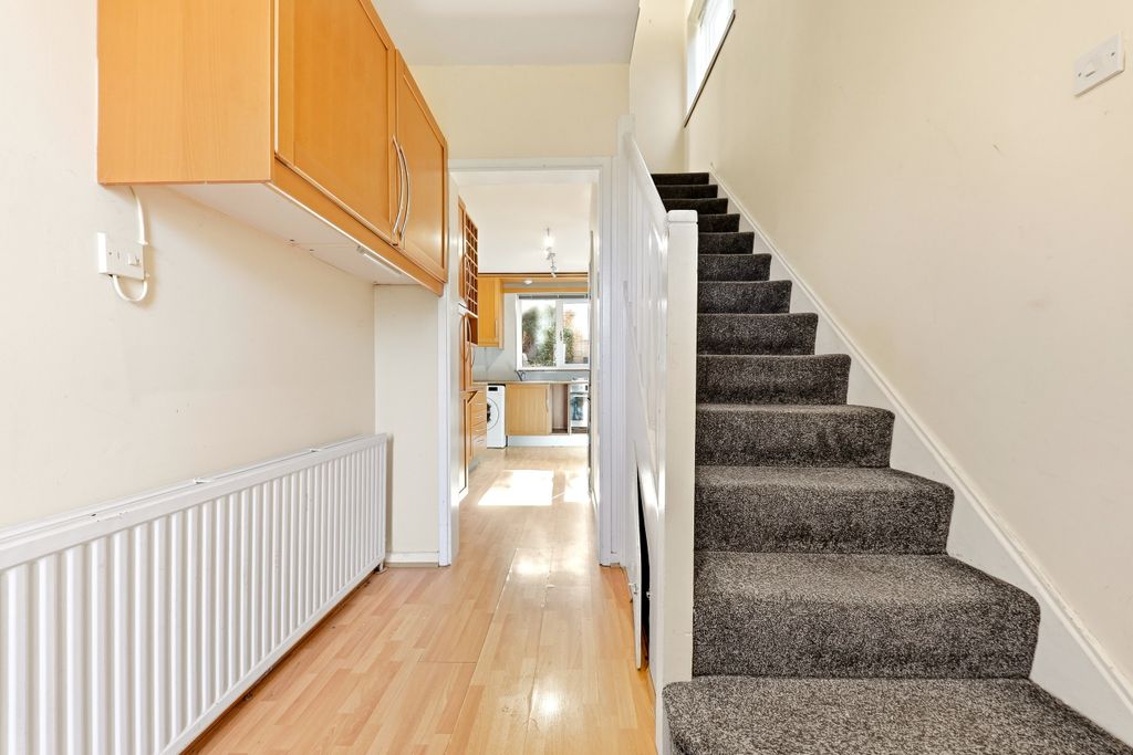 Property photo 2 of 13 Hallway
