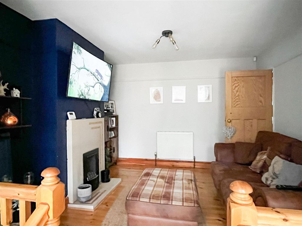 Property photo 3 of 11 Lounge