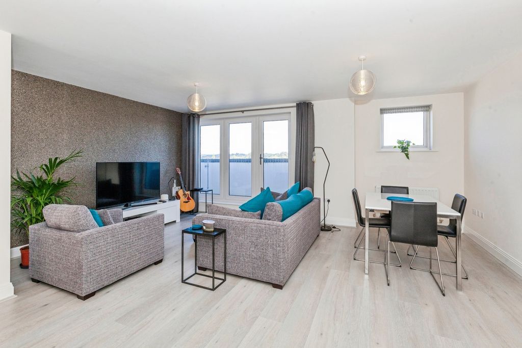 Property photo 3 of 17 Picture 3