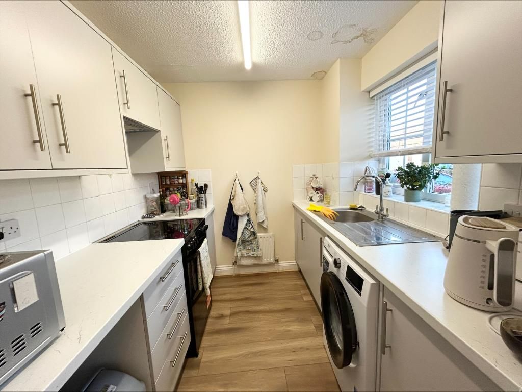 Property photo 2 of 14 Kitchen