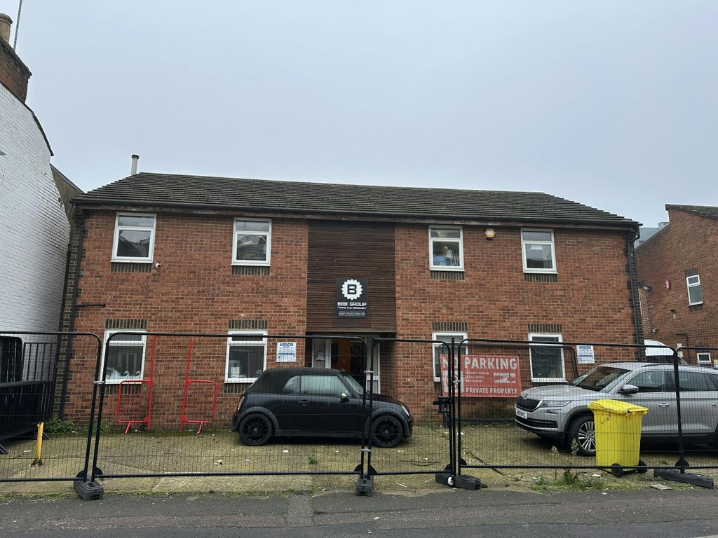 Property photo 1 of 8 Image 9