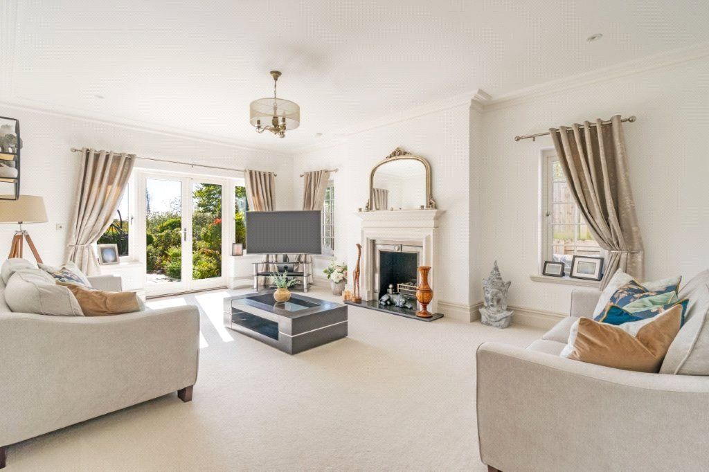 Property photo 3 of 22 Sitting Room