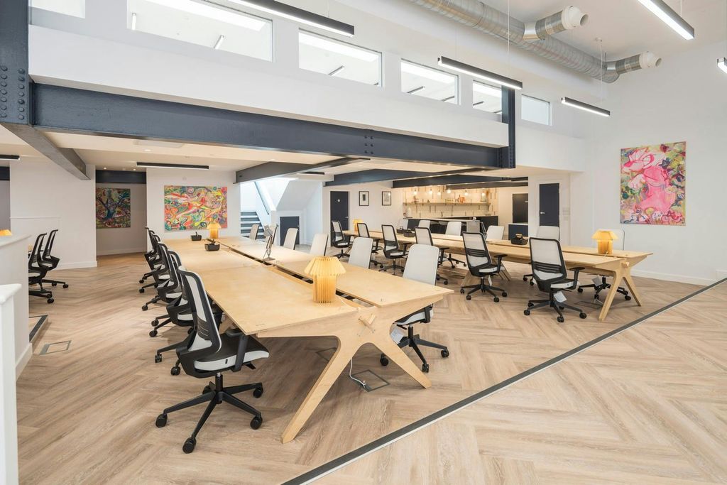 Property photo 1 of 16 Ground Desk Area