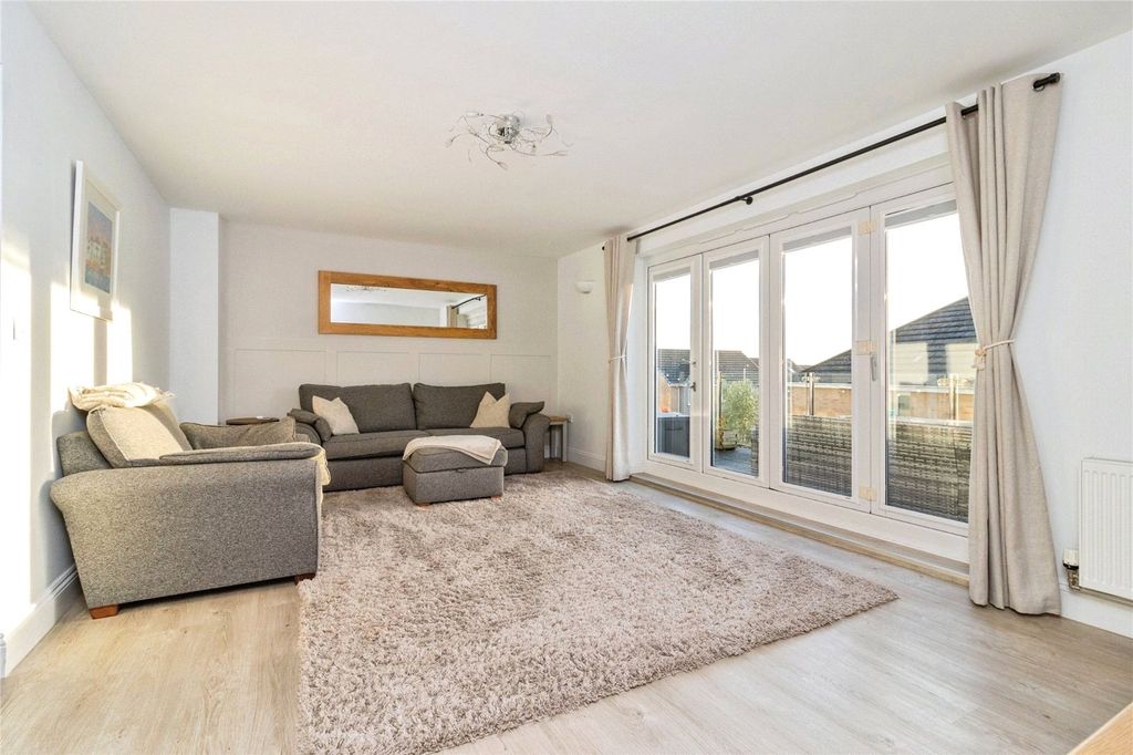 Property photo 3 of 32 Picture No. 27