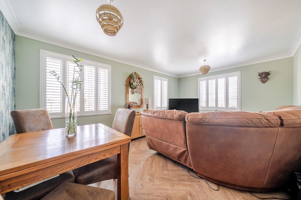 Property photo 2 of 15 1401618-2-696F765E8F1c0-Arw.Jpg