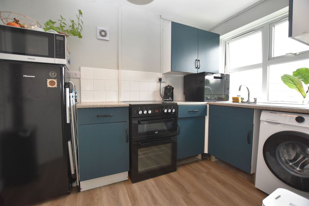 Property photo 3 of 14 Kitchen