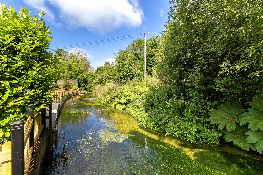 Property photo 2 of 16 Pillhill Brook