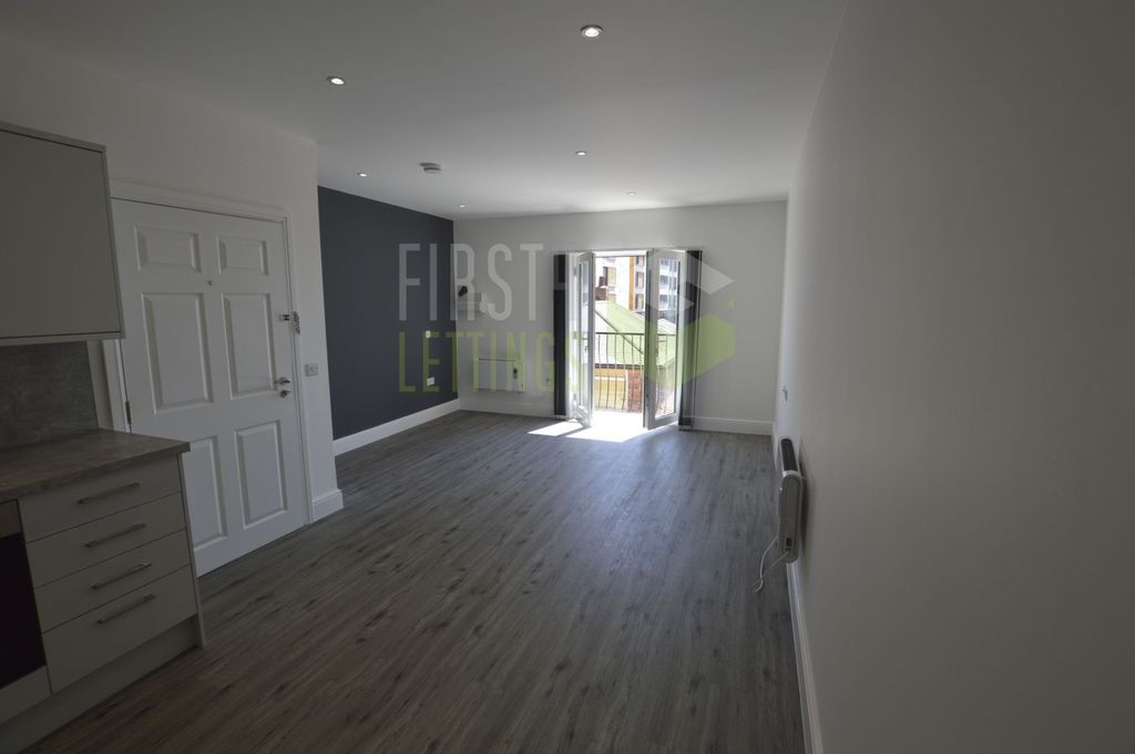 Property photo 3 of 4 Studio