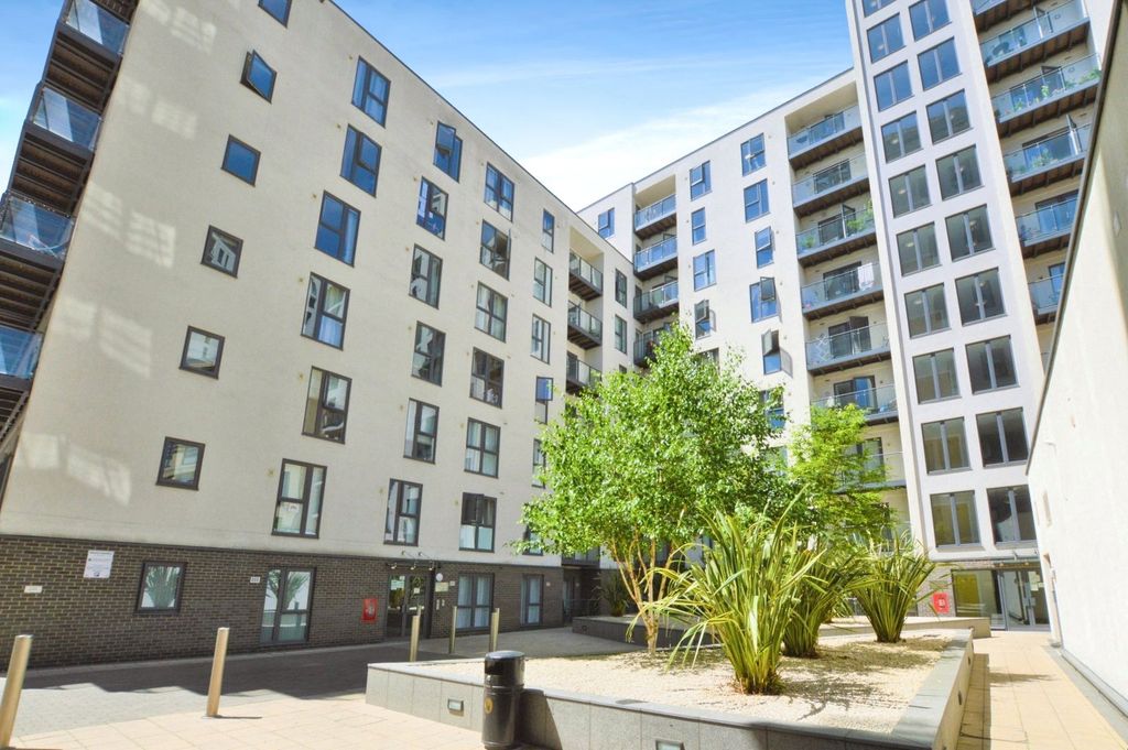 Property photo 1 of 8 Front