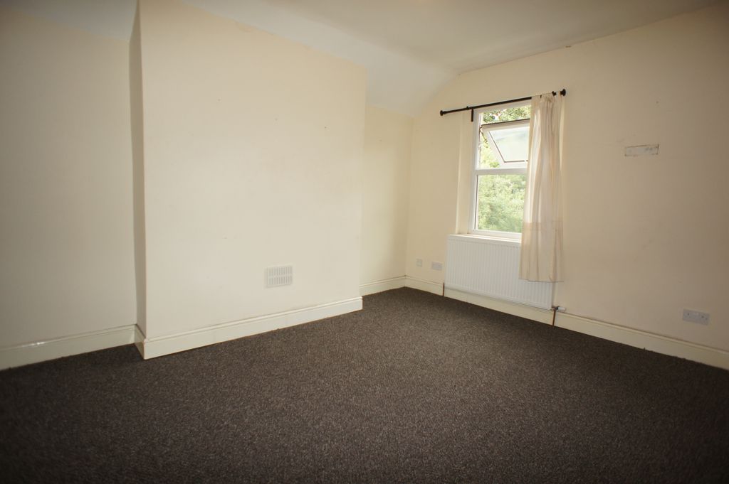 Property photo 2 of 9 Bedroom