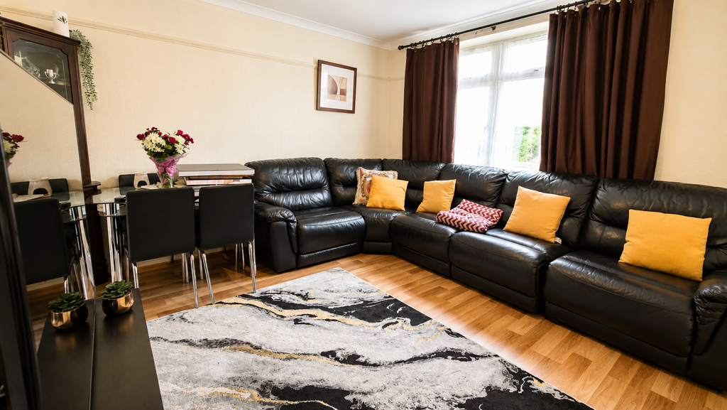 Property photo 2 of 13 Lounge