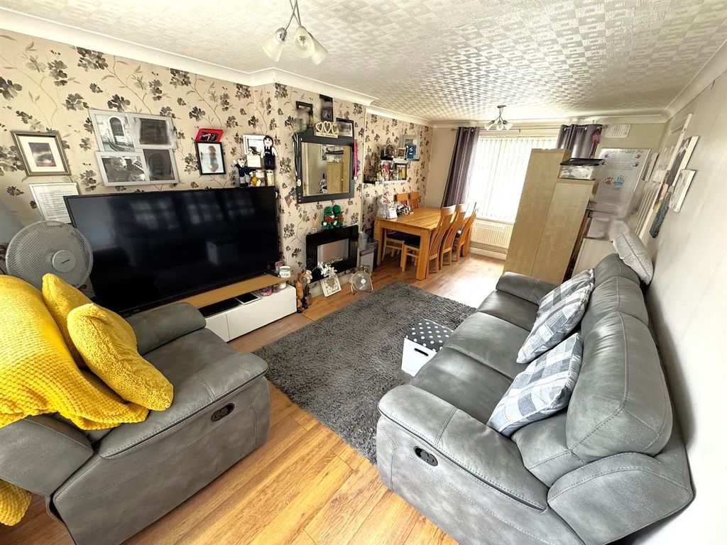 Property photo 2 of 17 Thumbnail_Img_6784.Jpg