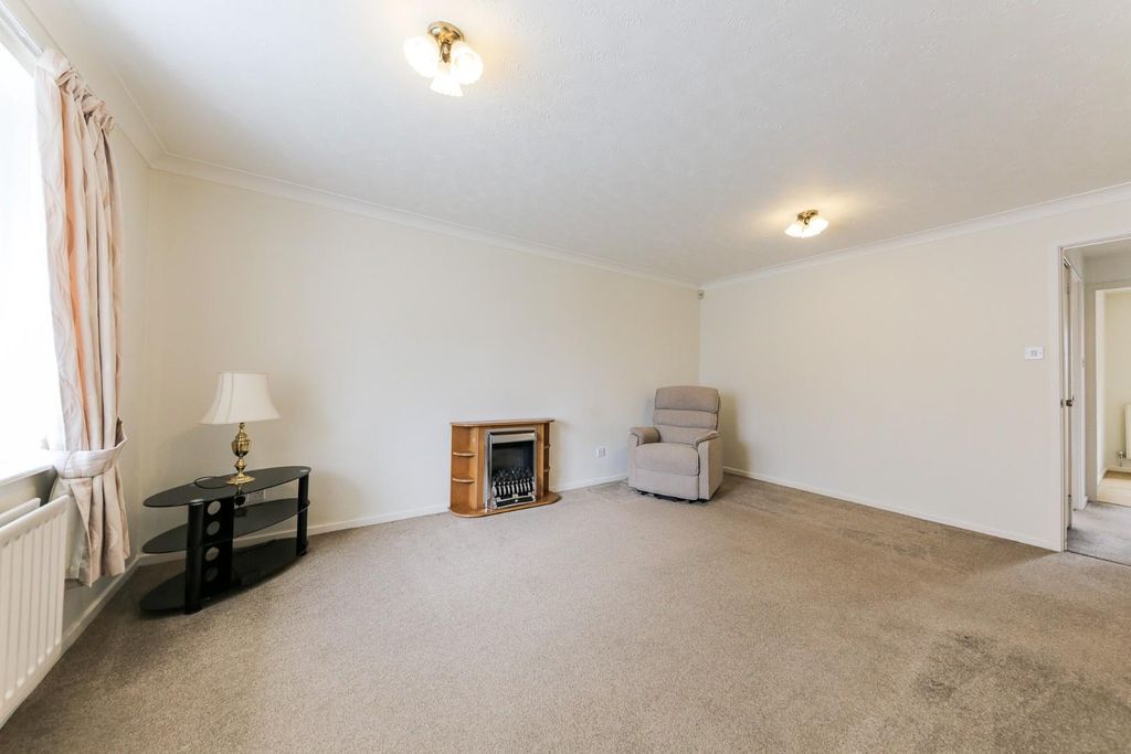 Property photo 2 of 14 Lounge