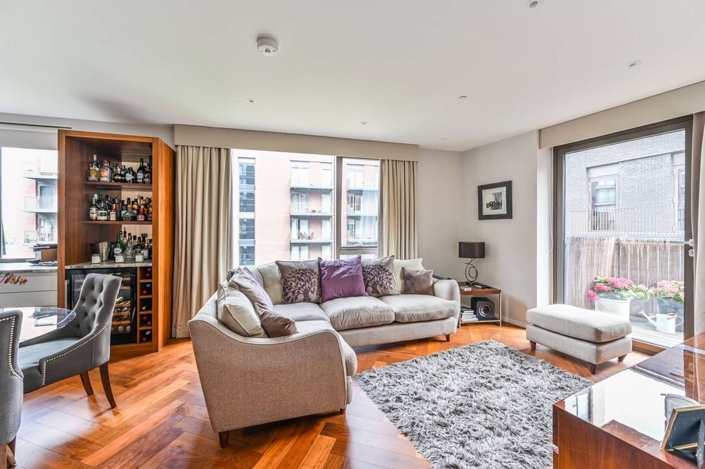 Property photo 1 of 21