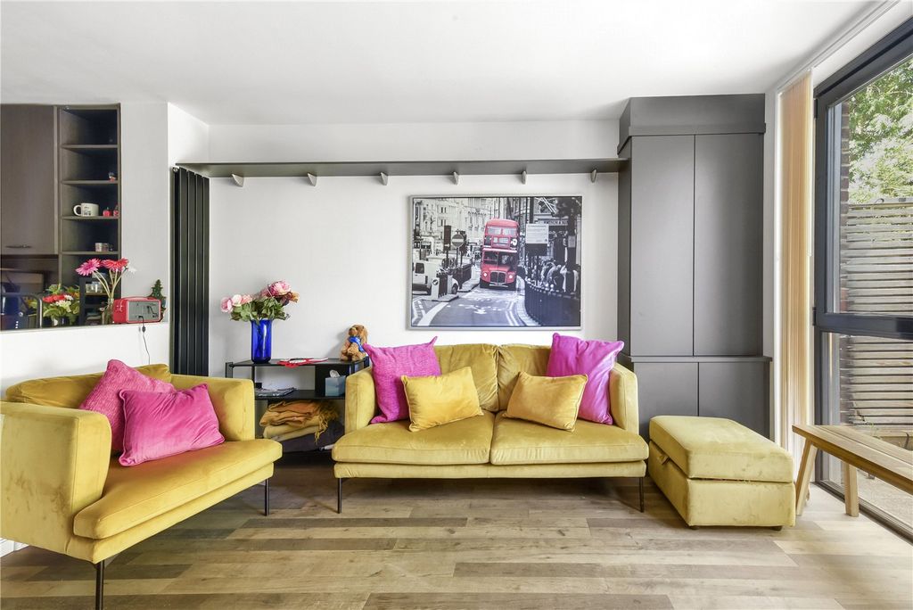 Property photo 2 of 23 Picture No. 18