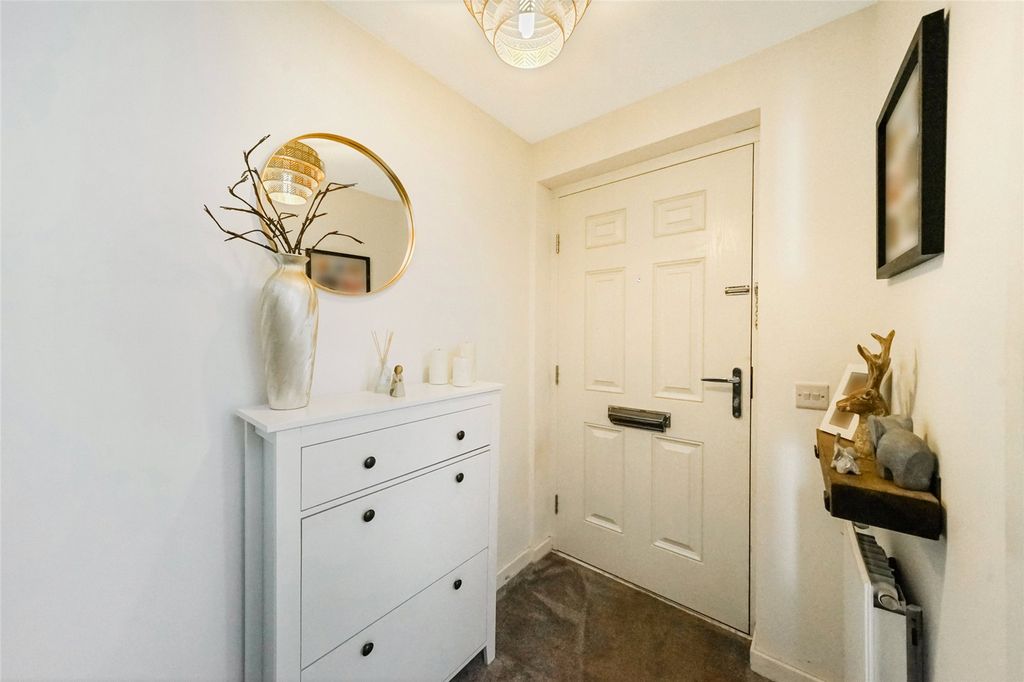 Property photo 3 of 23 Entrance Hall