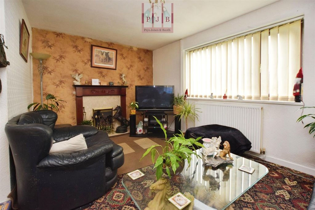 Property photo 2 of 14 Lounge.Jpg