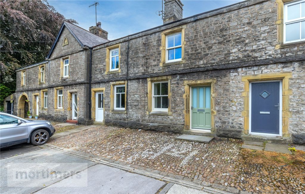 Property photo 1 of 18 External