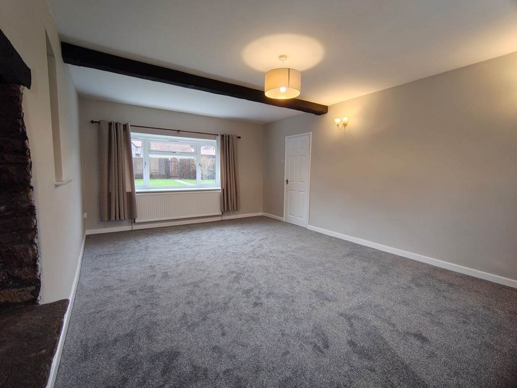 Property photo 2 of 19 Lounge 1