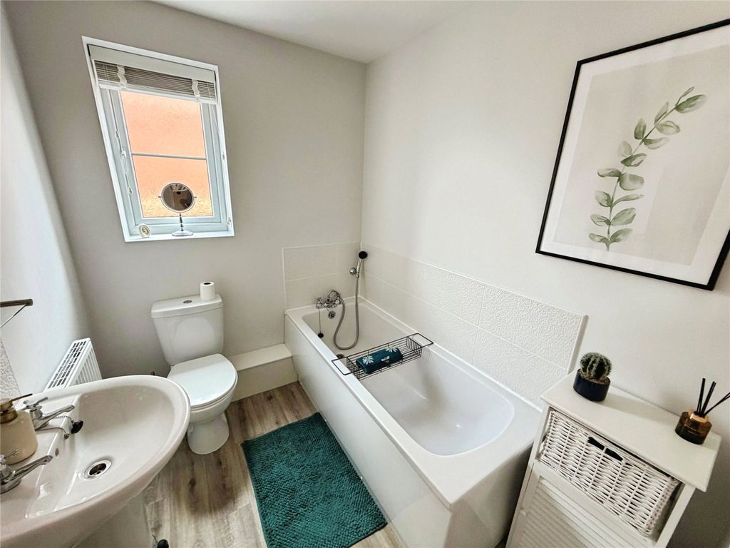 Property photo 3 of 10 Bathroom/Wc