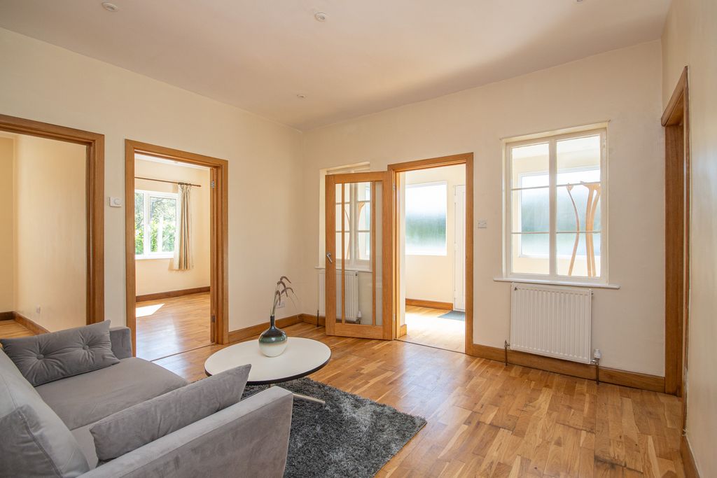 Property photo 3 of 18 Living Room