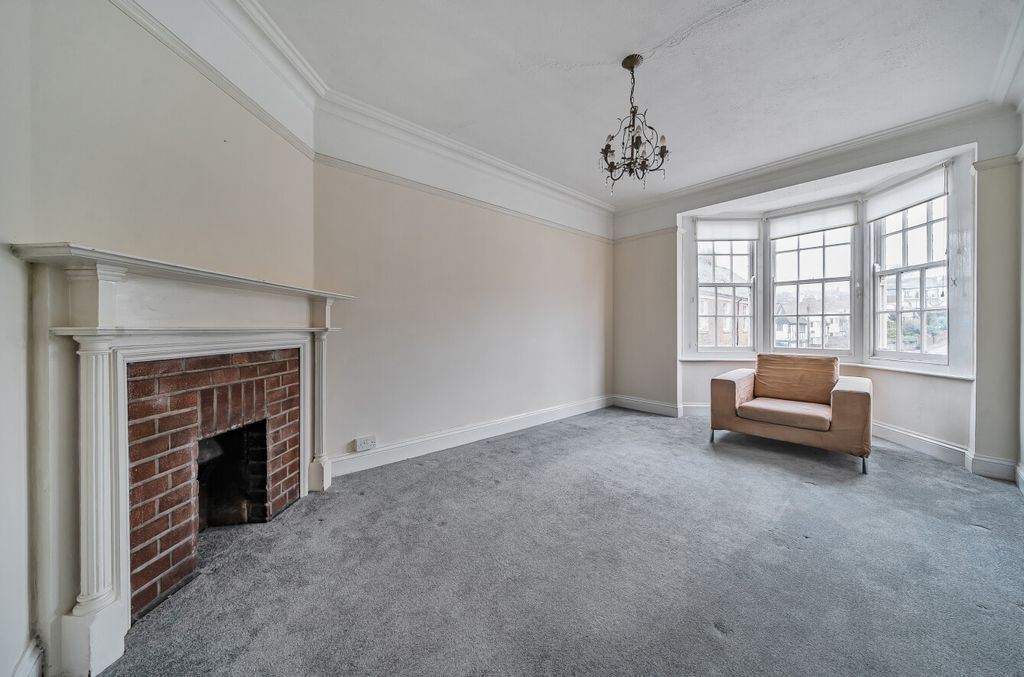 Property photo 3 of 18 Sitting Room