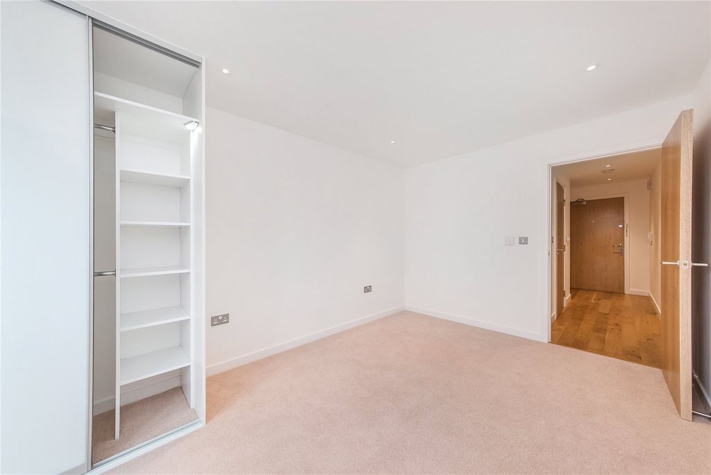 Property photo 3 of 6 Bedroom